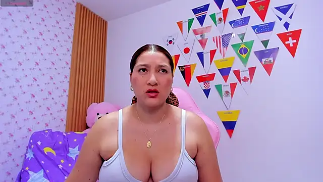 Soyqueen online show from June 19, 2026, 3:12 am