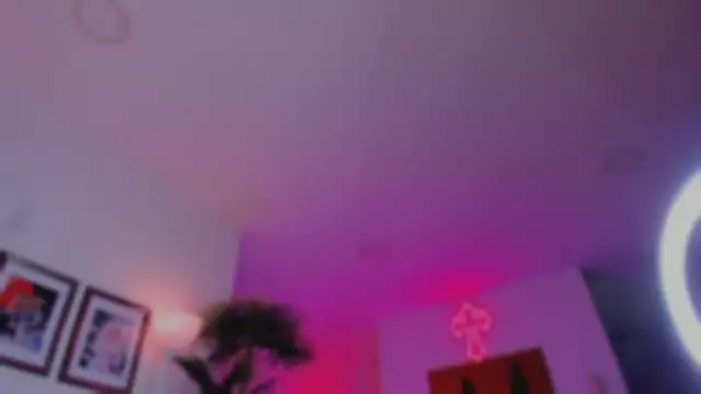 Snapshot of Taylor__foxxx chatting on October 15, 2025, 4:44 am Taylor foxxx online show from October 15, 2025, 4:44 am