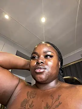 Honeycoco0211 online show from May 23, 2026, 3:38 am