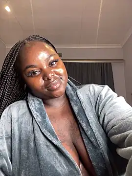 Honeycoco0211 online show from May 16, 2026, 1:48 am
