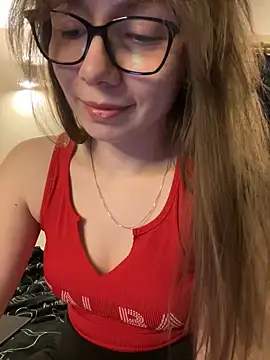 Snapshot of EvaRoss_ chatting on March 12, 2025, 6:32 pm EvaRoss online show from March 12, 2025, 6:32 pm