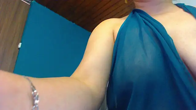Snapshot of camila_delarosa chatting on January 21, 2025, 4:27 pm camila delarosa online show from January 21, 2025, 4:27 pm