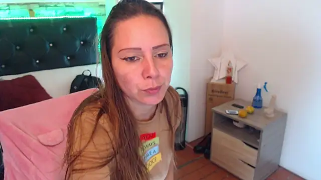 Snapshot of camila_delarosa chatting on September 17, 2025, 4:31 pm camila delarosa online show from September 17, 2025, 4:31 pm