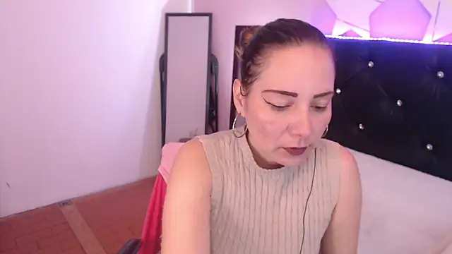 Snapshot of camila_delarosa chatting on October 24, 2025, 4:06 pm camila delarosa online show from October 24, 2025, 4:06 pm