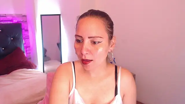Snapshot of camila_delarosa chatting on September 19, 2025, 4:22 pm camila delarosa online show from September 19, 2025, 4:22 pm