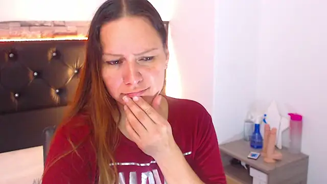 Snapshot of camila_delarosa chatting on March 17, 2025, 2:56 pm camila delarosa online show from March 17, 2025, 2:56 pm