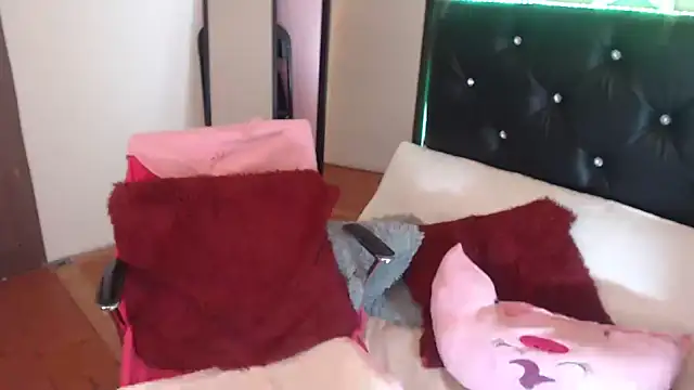 Snapshot of camila_delarosa chatting on October 11, 2025, 9:32 am camila delarosa online show from October 11, 2025, 9:32 am