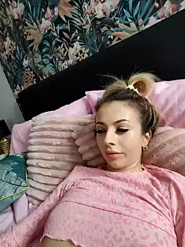 Snapshot of Lara_Amos chatting on December 3, 2024, 1:14 am Lara Amos online show from December 3, 2024, 1:14 am