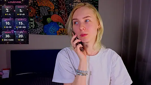 Crayzy Luv online show from March 28, 2026, 4:57 am