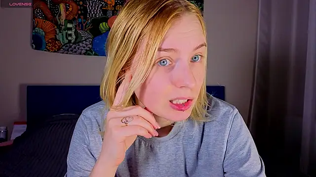 Crayzy Luv online show from April 18, 2026, 1:30 am