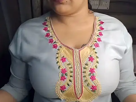 Trezza online show from October 24, 2025, 11:37 pm