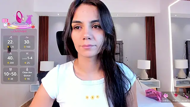 martina mancini online show from October 19, 2025, 12:41 pm