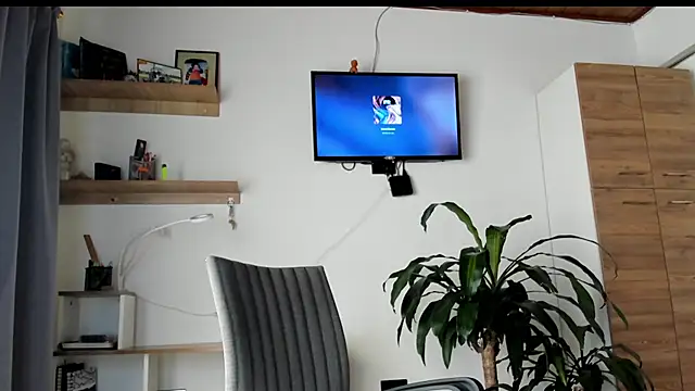 manucute 23  online show from April 5, 2026, 4:46 pm