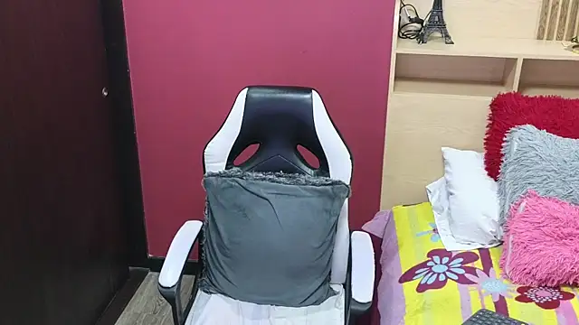 Kaily jonness online show from October 18, 2025, 8:27 am