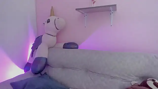Oriana Guzman online show from May 4, 2026, 3:43 am
