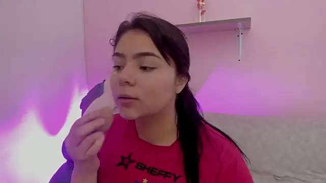 Oriana Guzman online show from April 30, 2026, 4:30 am