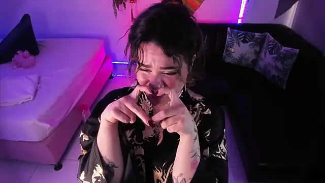 albaismynameX online show from February 21, 2025, 3:10 pm