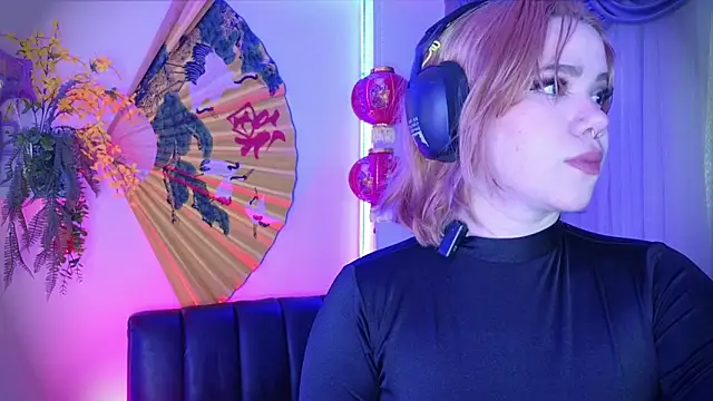 albaismynameX online show from September 9, 2025, 12:03 pm