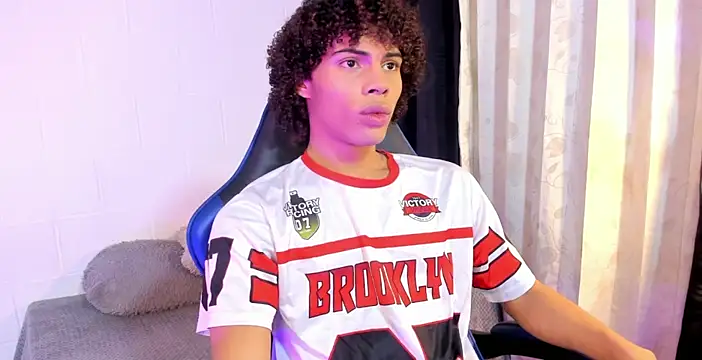 kleo helenos online show from October 18, 2025, 12:01 am