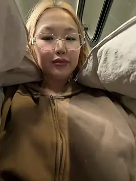 Snapshot of Aiko_Yumi chatting on February 12, 2026, 5:45 pm Aiko Yumi online show from February 12, 2026, 5:45 pm