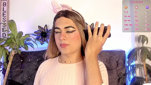 candy canne   online show from February 4, 2025, 8:49 pm