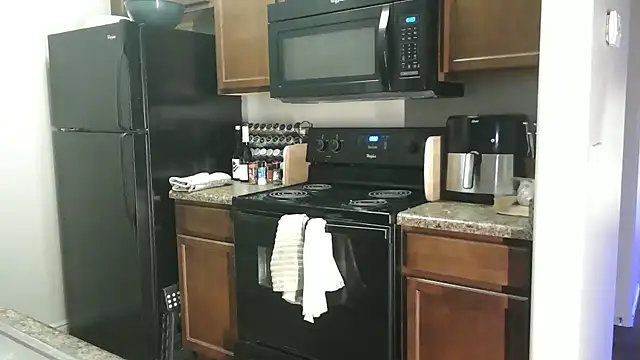 Snapshot of NatalieKneals chatting on February 12, 2025, 7:02 am NatalieKneals online show from February 12, 2025, 7:02 am