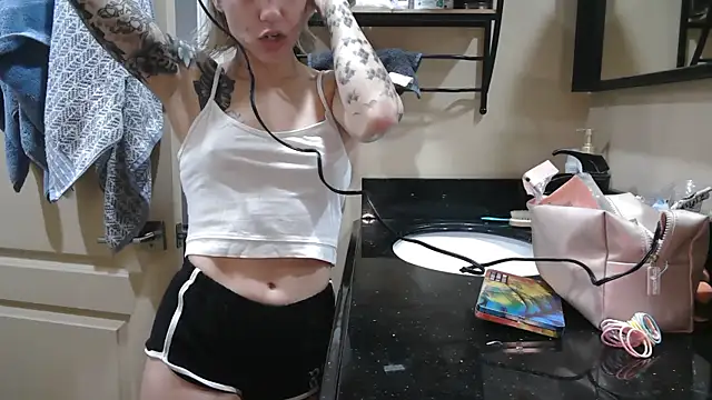 Snapshot of NatalieKneals chatting on October 4, 2025, 5:20 am NatalieKneals online show from October 4, 2025, 5:20 am