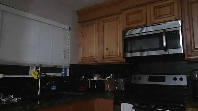 Snapshot of NatalieKneals chatting on March 9, 2025, 7:23 am NatalieKneals online show from March 9, 2025, 7:23 am