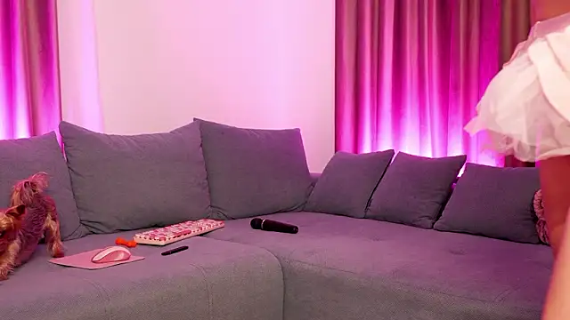 BaayBee   online show from February 2, 2026, 9:03 pm