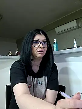 Snapshot of Milf_Abigail chatting on April 18, 2026, 1:41 am Milf Abigail online show from April 18, 2026, 1:41 am