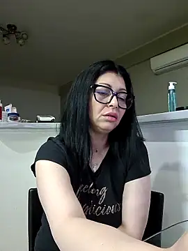 Snapshot of Milf_Abigail chatting on May 15, 2026, 1:25 am Milf Abigail online show from May 15, 2026, 1:25 am