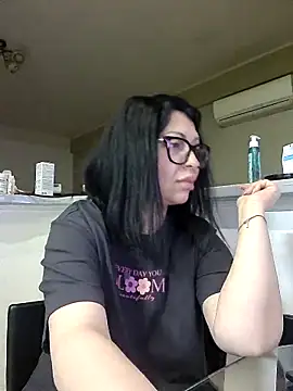 Snapshot of Milf_Abigail chatting on May 23, 2026, 2:32 am Milf Abigail online show from May 23, 2026, 2:32 am