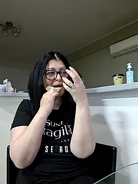 Snapshot of Milf_Abigail chatting on April 19, 2026, 12:44 am Milf Abigail online show from April 19, 2026, 12:44 am