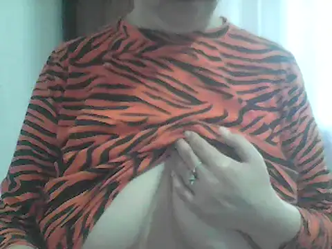 Snapshot of AnaXBerry chatting on April 9, 2026, 6:41 am AnaXBerry online show from April 9, 2026, 6:41 am