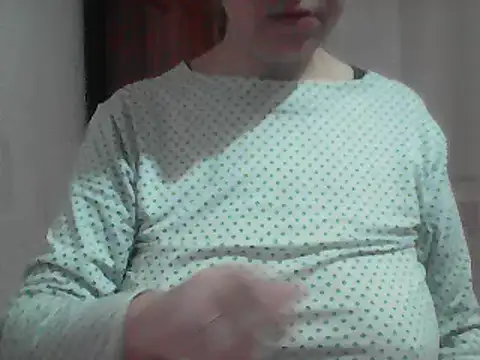 Snapshot of AnaXBerry chatting on February 4, 2026, 5:41 pm AnaXBerry online show from February 4, 2026, 5:41 pm