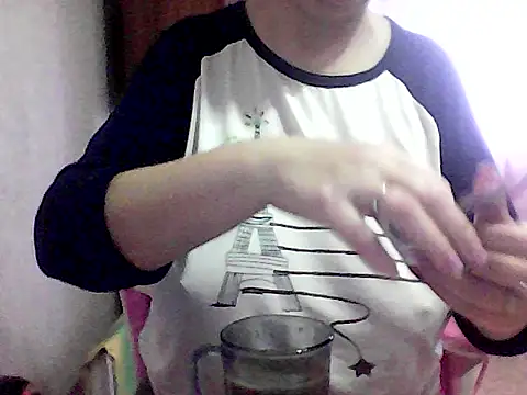 Snapshot of AnaXBerry chatting on November 13, 2025, 6:28 am AnaXBerry online show from November 13, 2025, 6:28 am