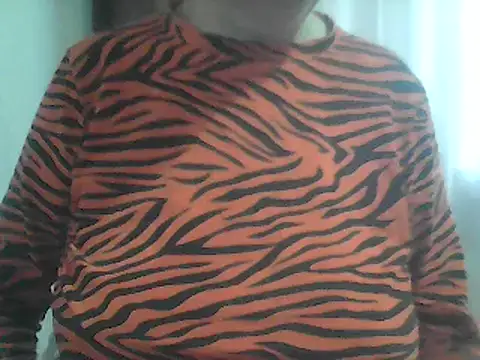 Snapshot of AnaXBerry chatting on April 12, 2026, 6:27 am AnaXBerry online show from April 12, 2026, 6:27 am