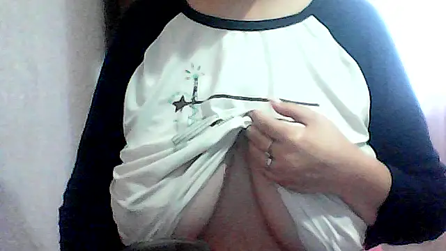 Snapshot of AnaXBerry chatting on October 24, 2025, 6:23 am AnaXBerry online show from October 24, 2025, 6:23 am