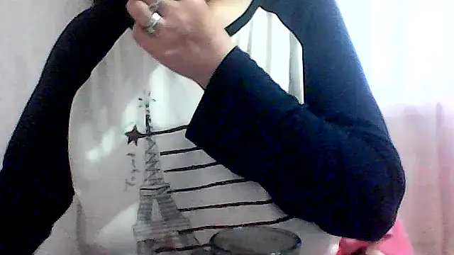 Snapshot of AnaXBerry chatting on November 16, 2025, 6:51 am AnaXBerry online show from November 16, 2025, 6:51 am