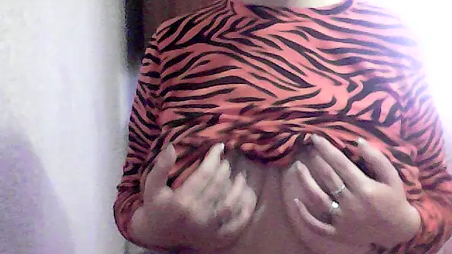 Snapshot of AnaXBerry chatting on January 18, 2026, 7:01 am AnaXBerry online show from January 18, 2026, 7:01 am