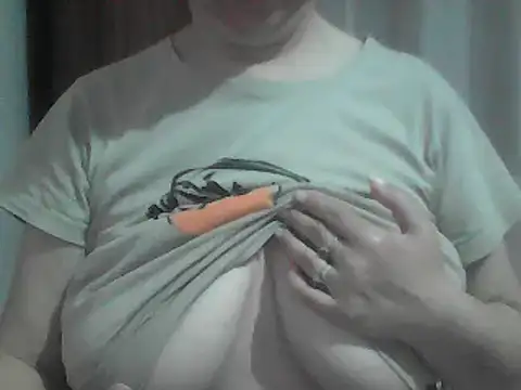 Snapshot of AnaXBerry chatting on May 21, 2026, 6:38 pm AnaXBerry online show from May 21, 2026, 6:38 pm