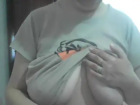 Snapshot of AnaXBerry chatting on May 21, 2026, 6:33 am AnaXBerry online show from May 21, 2026, 6:33 am