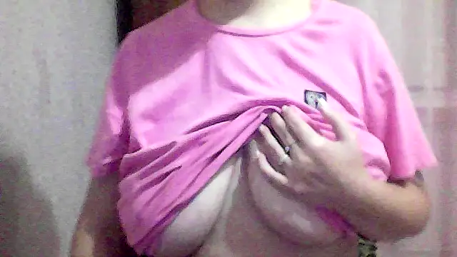 Snapshot of AnaXBerry chatting on October 12, 2025, 6:42 pm AnaXBerry online show from October 12, 2025, 6:42 pm