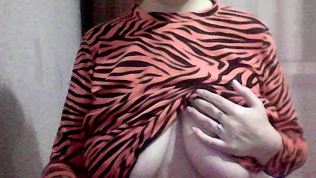 Snapshot of AnaXBerry chatting on January 6, 2026, 6:12 pm AnaXBerry online show from January 6, 2026, 6:12 pm