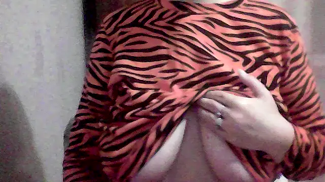 Snapshot of AnaXBerry chatting on January 14, 2026, 6:11 pm AnaXBerry online show from January 14, 2026, 6:11 pm