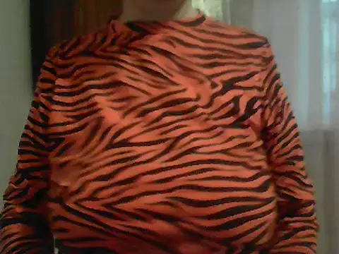 Snapshot of AnaXBerry chatting on December 22, 2025, 6:02 am AnaXBerry online show from December 22, 2025, 6:02 am