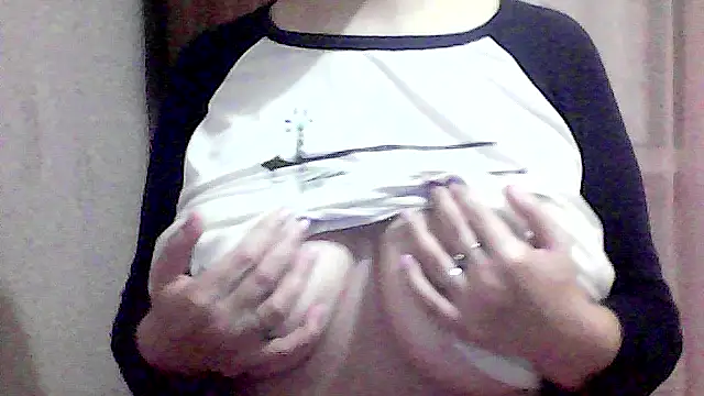 Snapshot of AnaXBerry chatting on November 6, 2025, 5:39 pm AnaXBerry online show from November 6, 2025, 5:39 pm