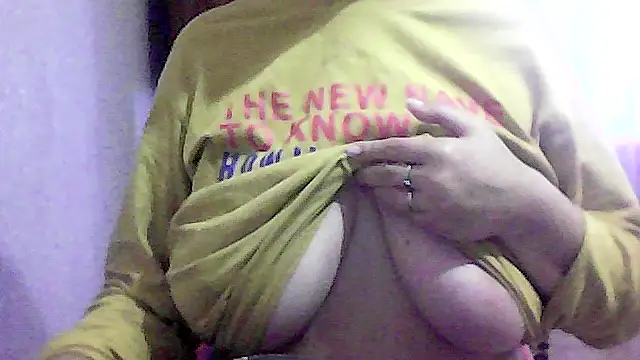 Snapshot of AnaXBerry chatting on October 26, 2025, 6:36 am AnaXBerry online show from October 26, 2025, 6:36 am