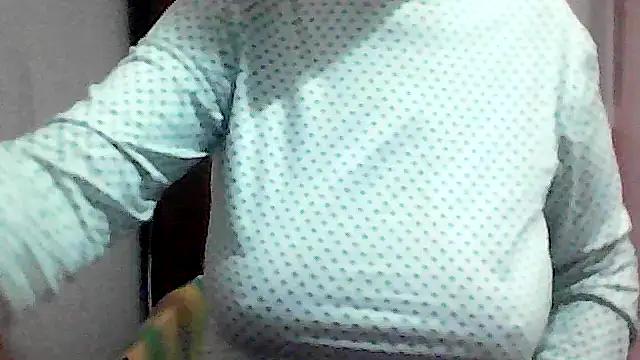 Snapshot of AnaXBerry chatting on November 18, 2025, 6:55 pm AnaXBerry online show from November 18, 2025, 6:55 pm