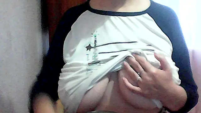 Snapshot of AnaXBerry chatting on November 11, 2025, 7:14 am AnaXBerry online show from November 11, 2025, 7:14 am